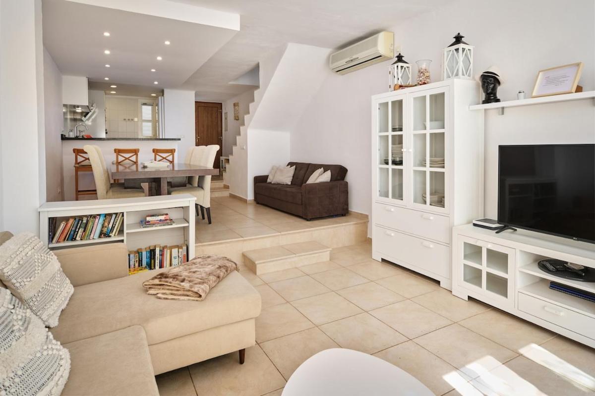 Sea Frontline Apartment 'Ernesto'. Pool. Wifi Сантаньи Экстерьер фото