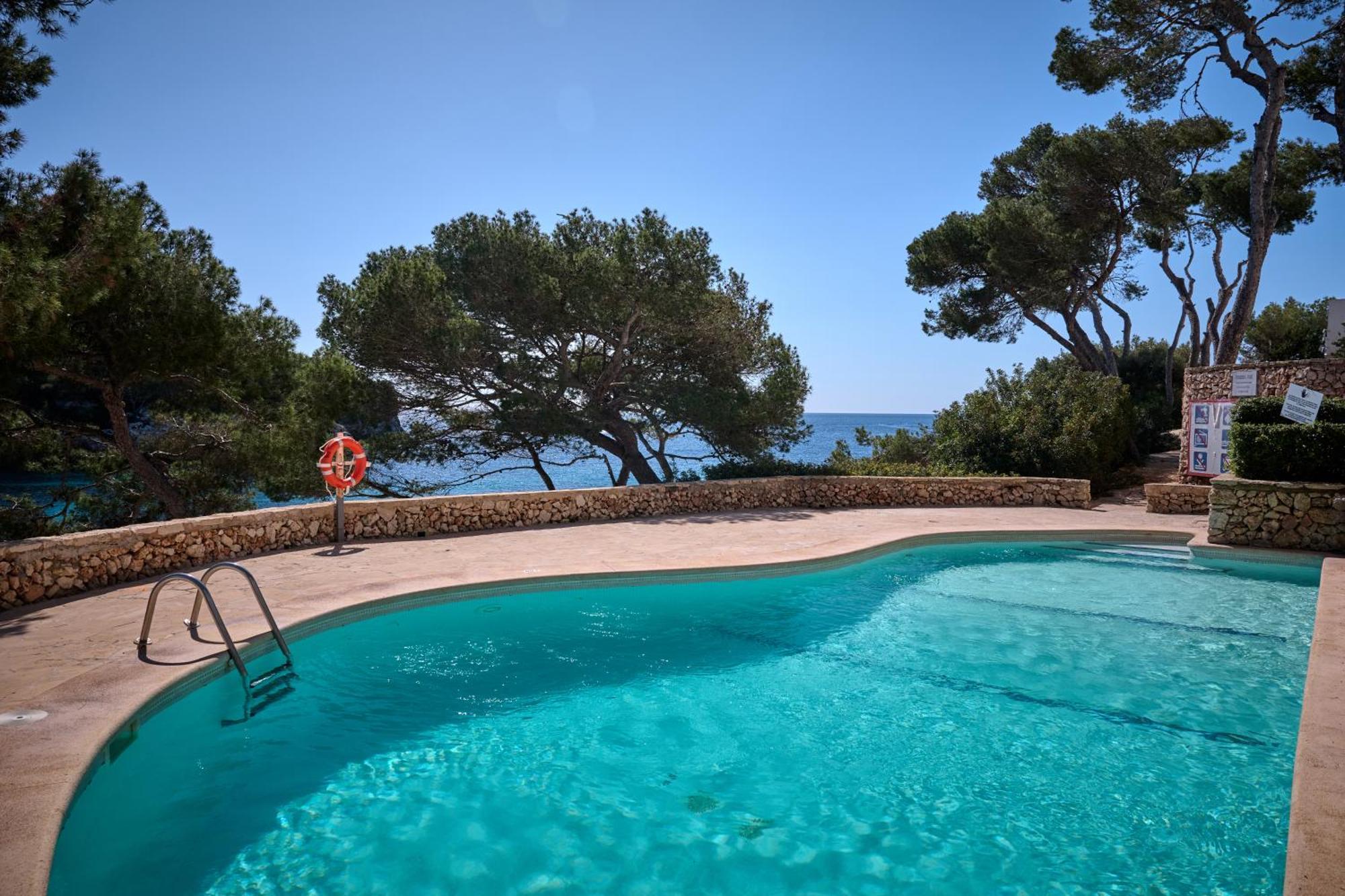 Sea Frontline Apartment 'Ernesto'. Pool. Wifi Сантаньи Экстерьер фото